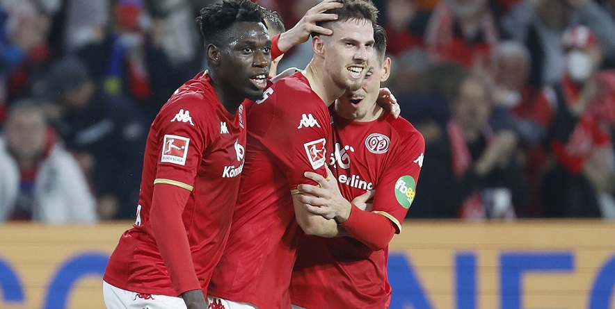Transfergerüchte: Holt Gladbach einen Mainzer? Zwei Nationalspieler als Pavard-Ersatz im Gespräch